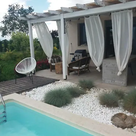 Iris Case de vacanță